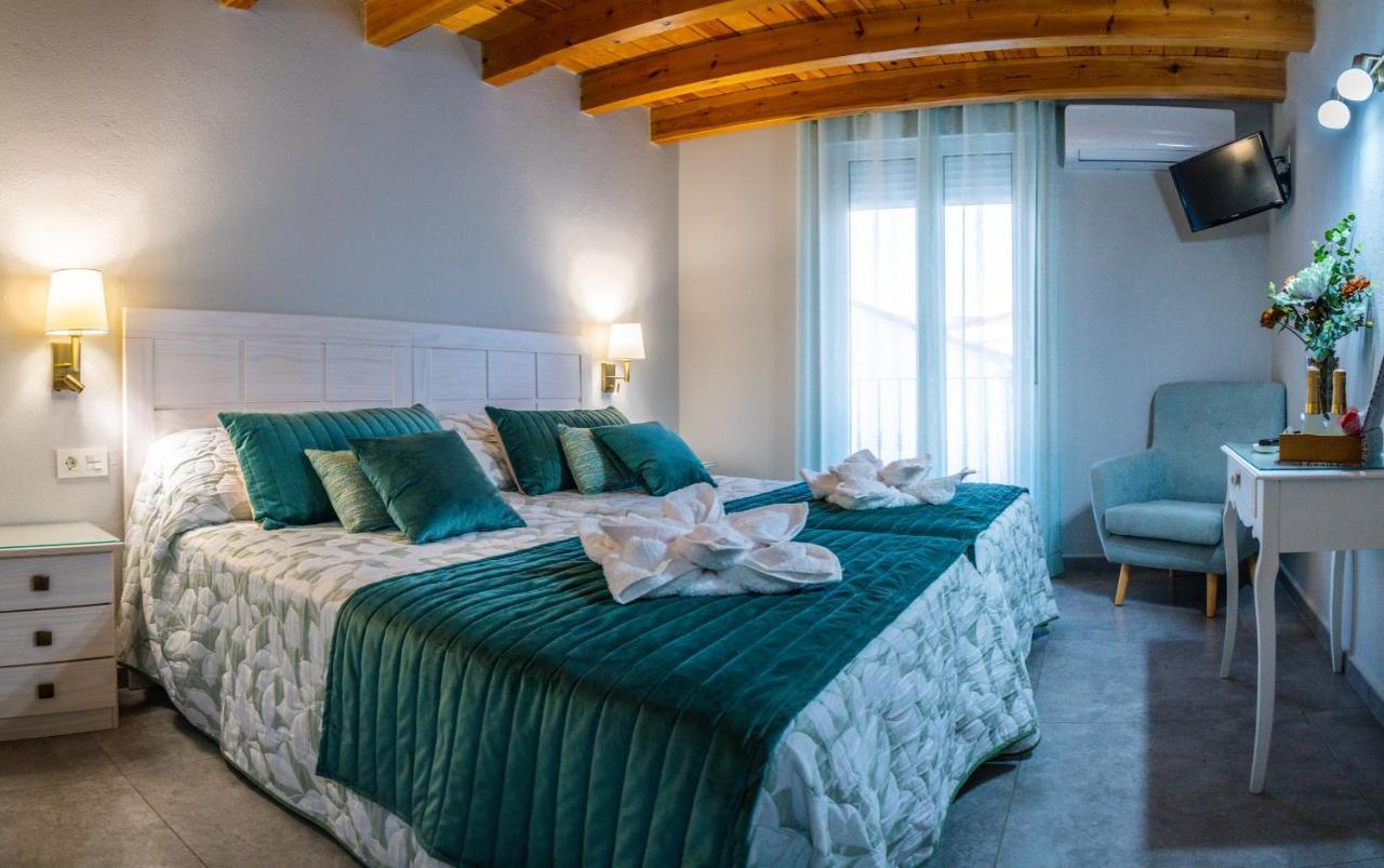 Apartamentos Turisticos El Altozano Fuentes de León Esterno foto