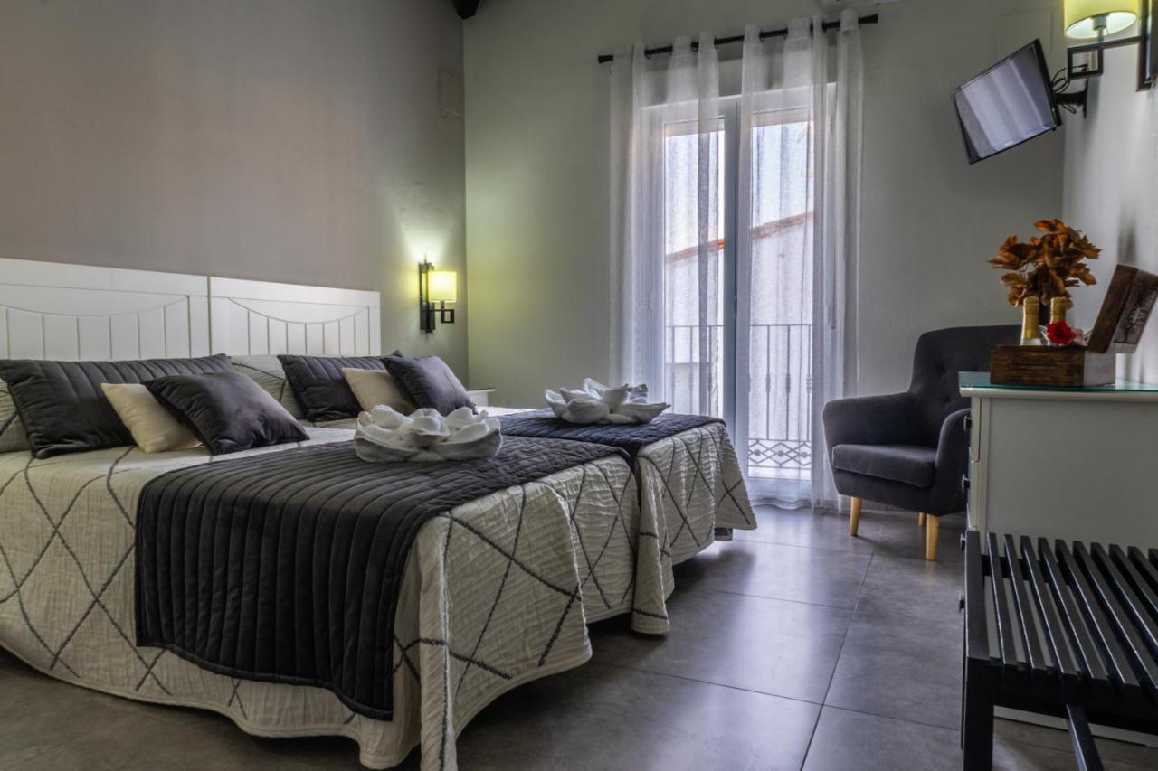 Apartamentos Turisticos El Altozano Fuentes de León Esterno foto