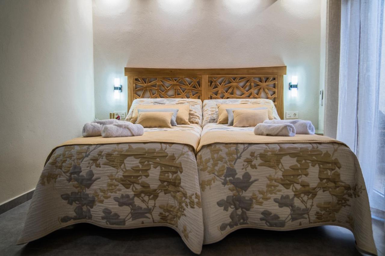 Apartamentos Turisticos El Altozano Fuentes de León Esterno foto