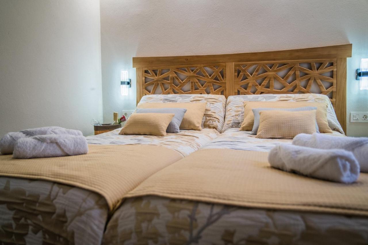 Apartamentos Turisticos El Altozano Fuentes de León Esterno foto