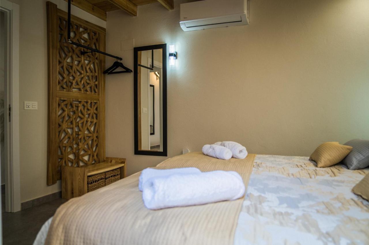 Apartamentos Turisticos El Altozano Fuentes de León Esterno foto